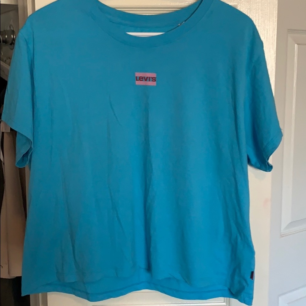 Levi’s cake tee